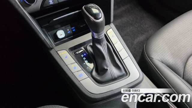 Hyundai AVANTE 2017 — photo 9