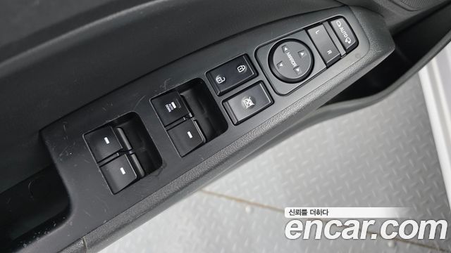 Hyundai AVANTE 2017 — photo 11