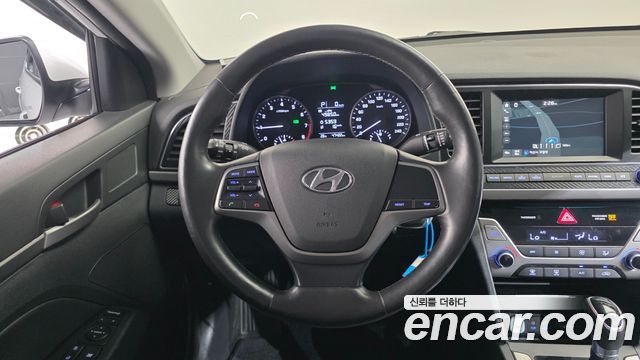 Hyundai AVANTE 2017 — photo 13