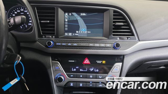 Hyundai AVANTE 2017 — photo 14