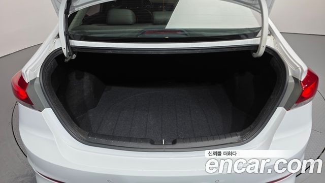Hyundai AVANTE 2017 — photo 20