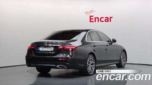 Mercedes-Benz E-Class 2022 — photo 2