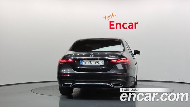 Mercedes-Benz E-Class 2022 — photo 4