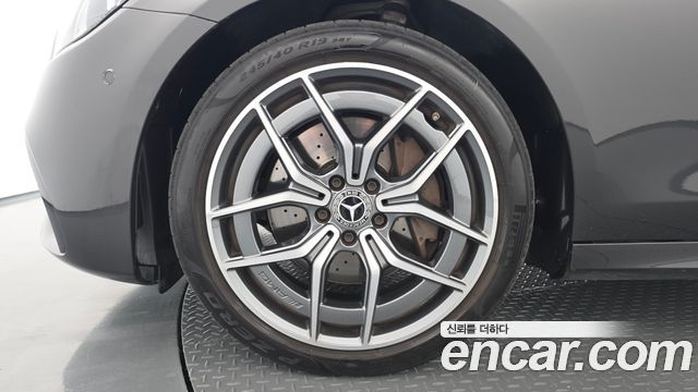 Mercedes-Benz E-Class 2022 — photo 5