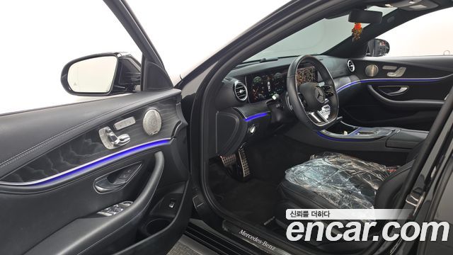 Mercedes-Benz E-Class 2022 — photo 13