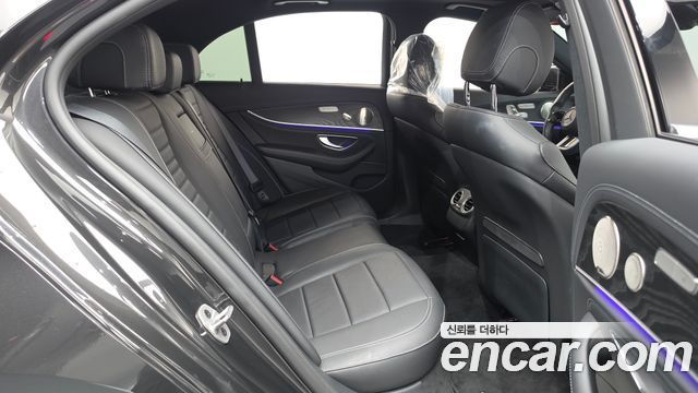 Mercedes-Benz E-Class 2022 — photo 17
