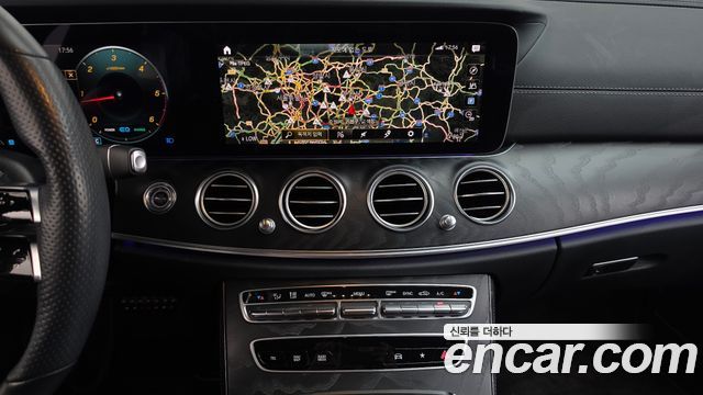 Mercedes-Benz E-Class 2022 — photo 18