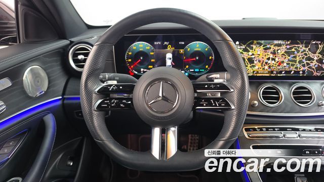 Mercedes-Benz E-Class 2022 — photo 19