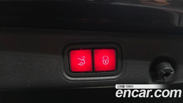 Mercedes-Benz E-Class 2022 — photo 24