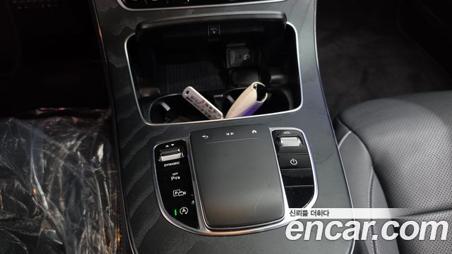 Mercedes-Benz E-Class 2022 — photo 26