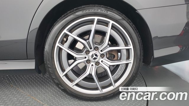 Mercedes-Benz E-Class 2022 — photo 7