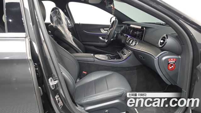 Mercedes-Benz E-Class 2022 — photo 16