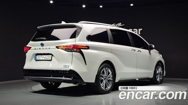Toyota Sienna 2022 — photo 2