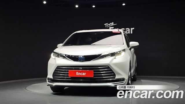 Toyota Sienna 2022 — photo 3