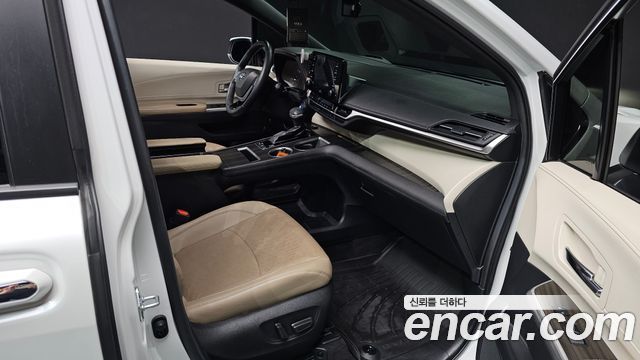 Toyota Sienna 2022 — photo 16