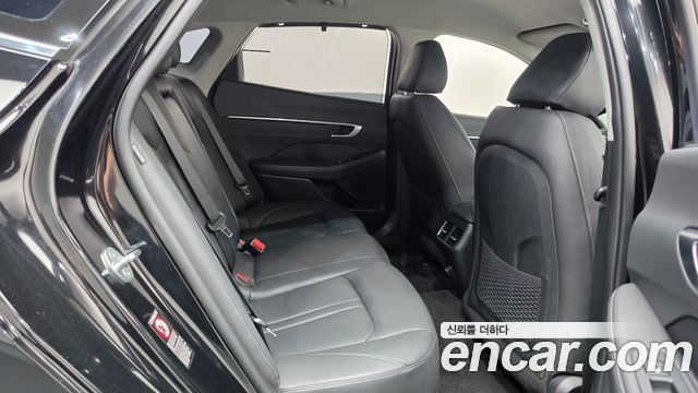 Hyundai Sonata 2022 — photo 17