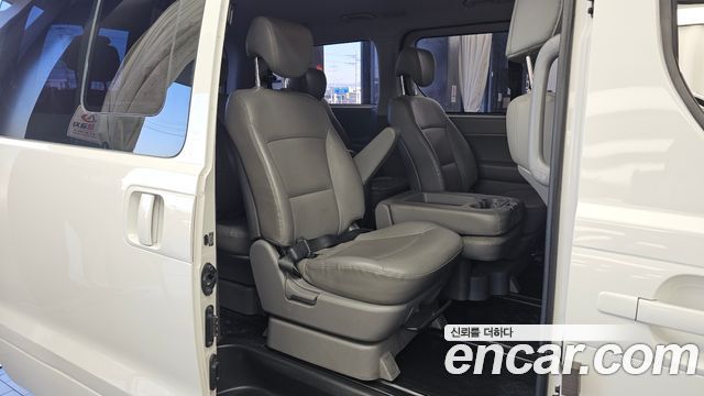 Hyundai Starex 2019 — photo 12