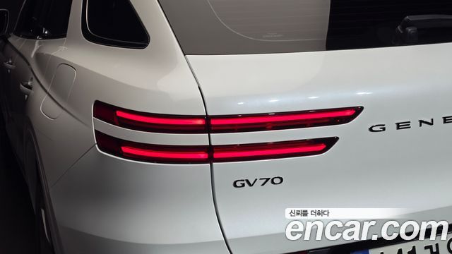 Genesis GV70 2025 — photo 9