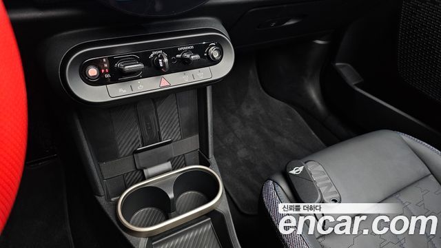 Mini Cooper Convertible 2025 — photo 12