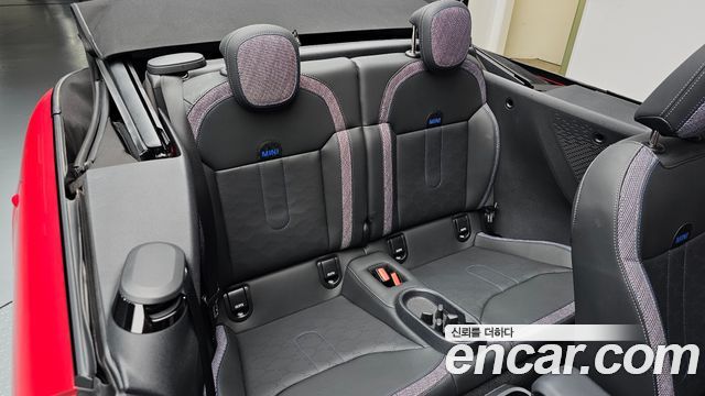 Mini Cooper Convertible 2025 — photo 17