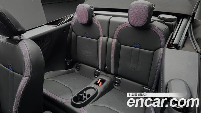 Mini Cooper Convertible 2025 — photo 18