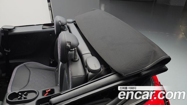 Mini Cooper Convertible 2025 — photo 27
