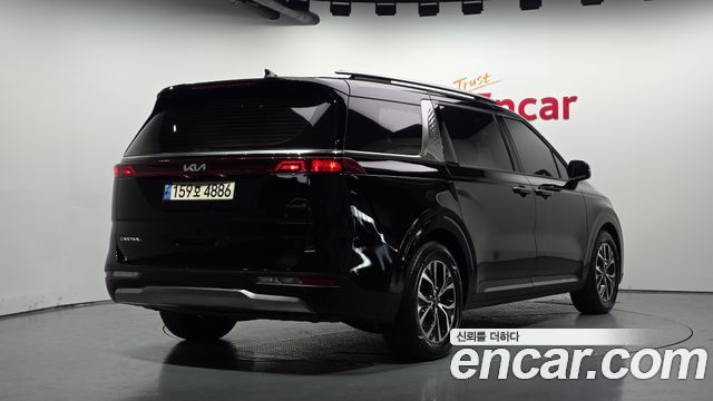 Kia Canival 2023 — photo 2
