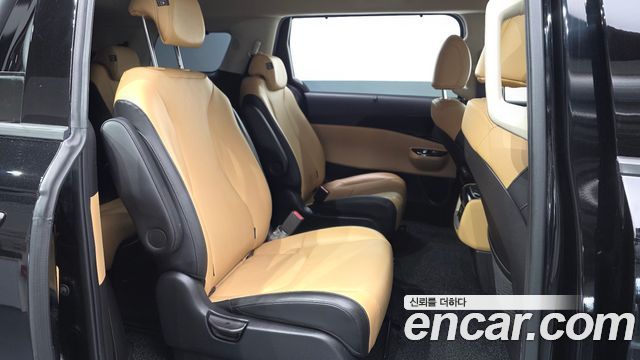 Kia Canival 2023 — photo 17