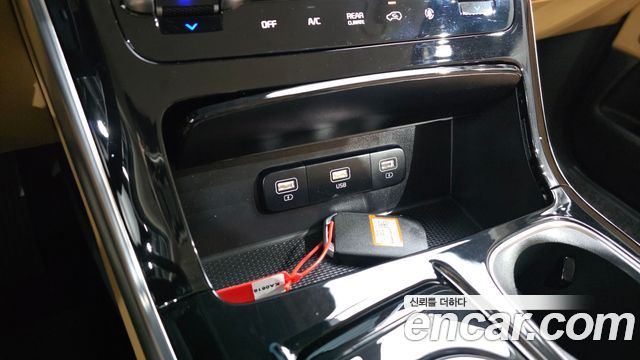 Kia Canival 2023 — photo 31