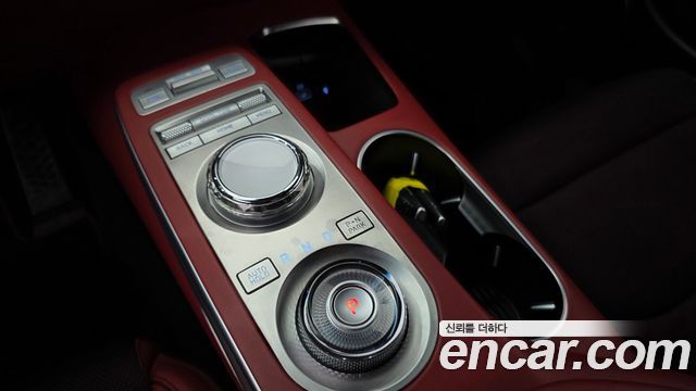 Genesis GV70 2023 — photo 12