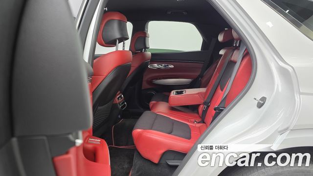 Genesis GV70 2023 — photo 18