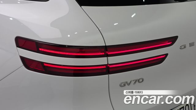 Genesis GV70 2023 — photo 9