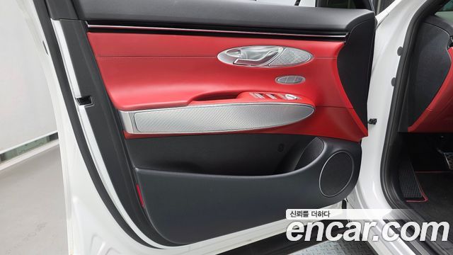 Genesis GV70 2023 — photo 14