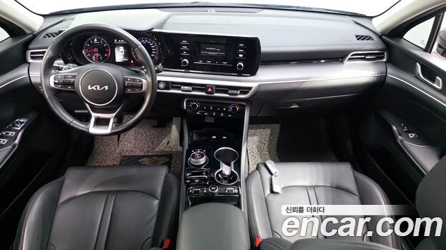 Kia K5 2023 — photo 10
