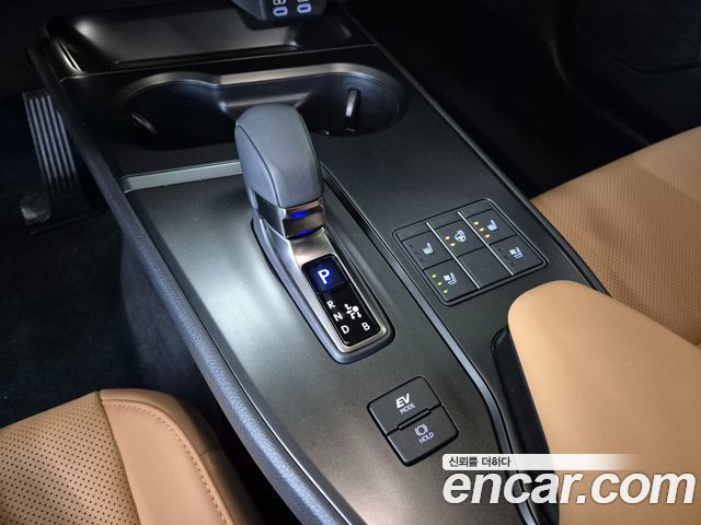 Lexus UX 2026 — photo 9