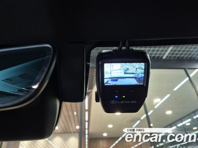 Lexus UX 2026 — photo 13