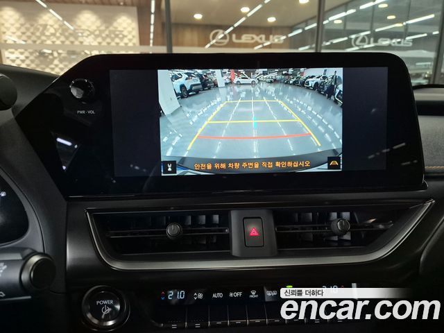 Lexus UX 2026 — photo 15