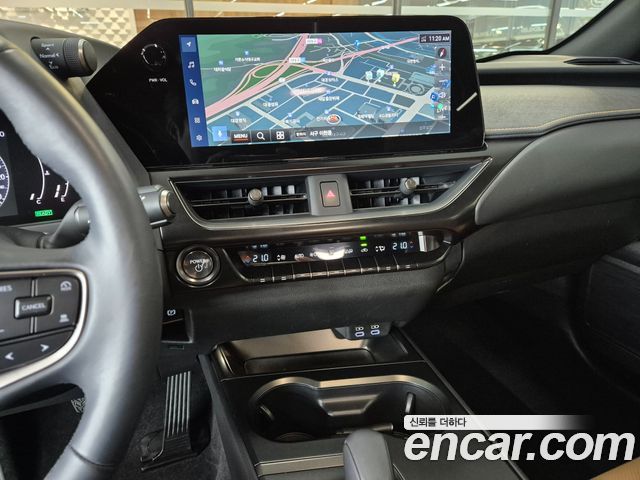 Lexus UX 2026 — photo 16