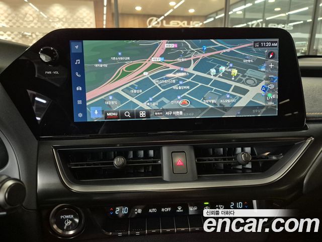 Lexus UX 2026 — photo 17