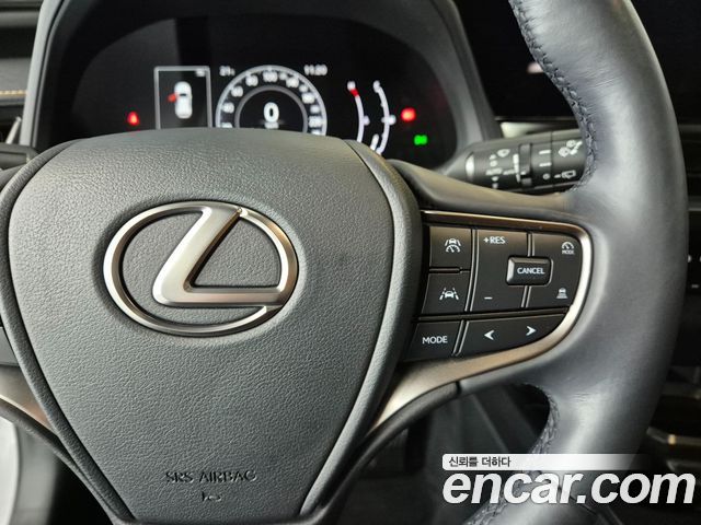 Lexus UX 2026 — photo 18