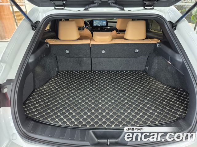 Lexus UX 2026 — photo 20