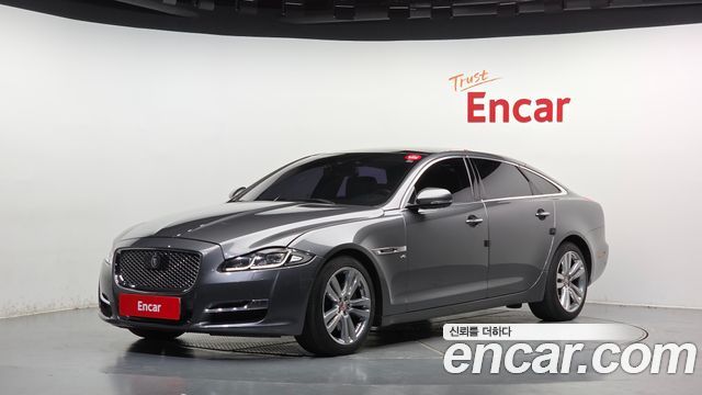 Jaguar XJ 2016 — photo 1