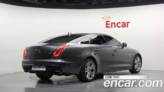 Jaguar XJ 2016 — photo 2