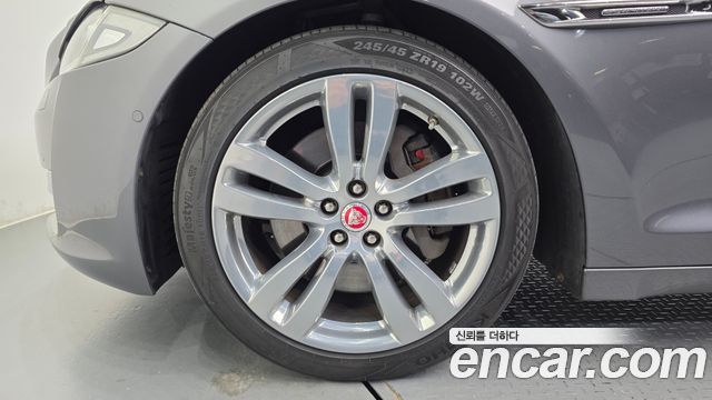 Jaguar XJ 2016 — photo 5