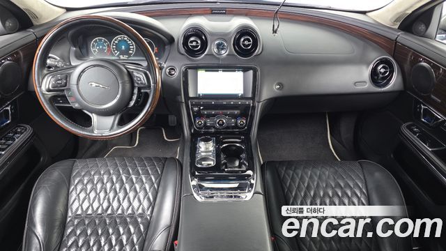 Jaguar XJ 2016 — photo 7