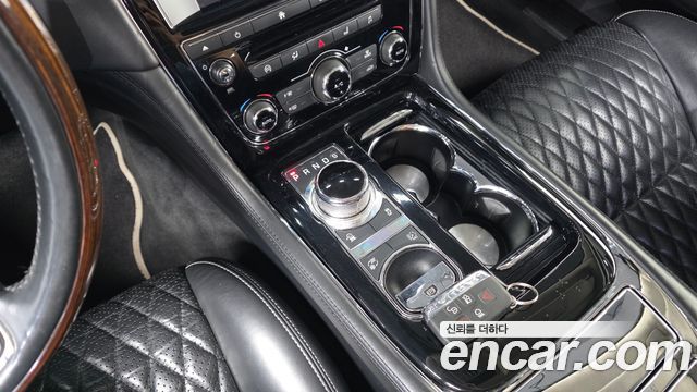 Jaguar XJ 2016 — photo 9