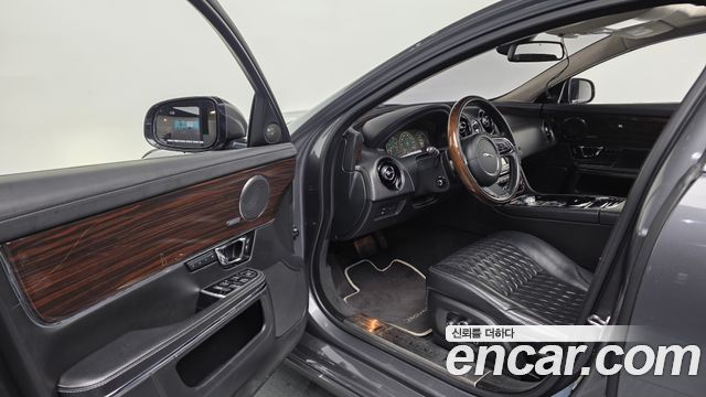 Jaguar XJ 2016 — photo 10