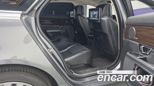 Jaguar XJ 2016 — photo 12