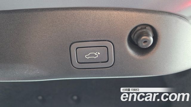 Jaguar XJ 2016 — photo 20