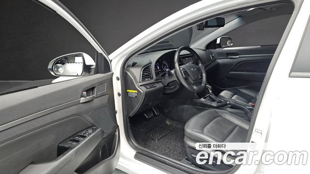 Hyundai AVANTE 2016 — photo 10
